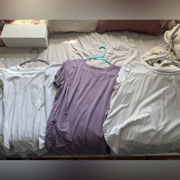 3 The gym people women’s workout t shirt with split hem - Picture 2 of 9